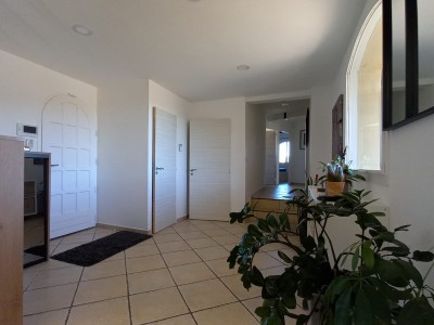 Maison de 214 m2 avec piscine creusée A VENDRE - ST PRIEST EN JAREZ - 214 m2 - 550 000 €