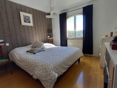 Maison de 214 m2 avec piscine creusée A VENDRE - ST PRIEST EN JAREZ - 214 m2 - 550 000 €