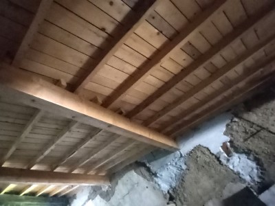 MAISON DE VILLAGE AVEC JARDIN A REHABILITER A VENDRE - ST ROMAIN EN JAREZ VILLAGE - 70 m2 - 84000€