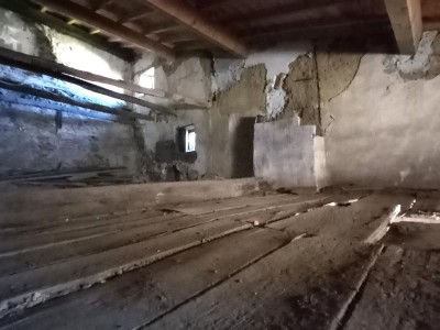 MAISON DE VILLAGE AVEC JARDIN A REHABILITER A VENDRE - ST ROMAIN EN JAREZ VILLAGE - 70 m2 - 84000€