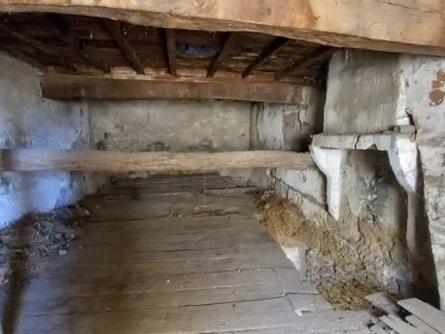 MAISON DE VILLAGE AVEC JARDIN A REHABILITER A VENDRE - ST ROMAIN EN JAREZ VILLAGE - 70 m2 - 84000€