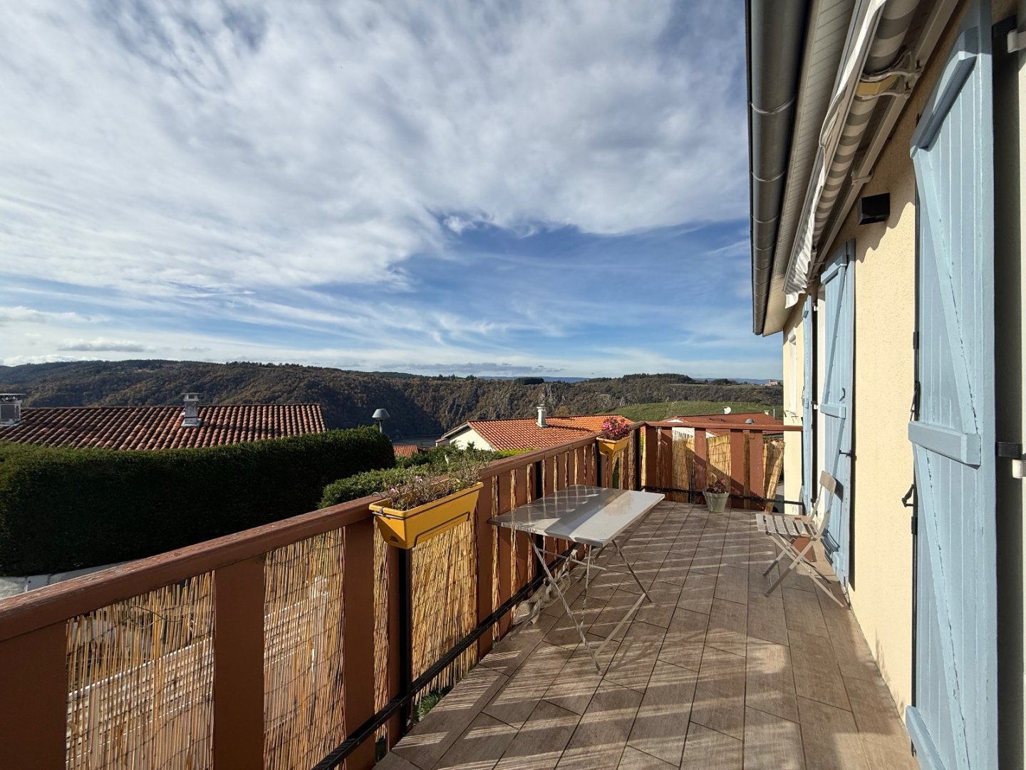 Maison sur 2 niveaux avec piscine - ST VICTOR SUR LOIRE - 115 m2 - VENDU