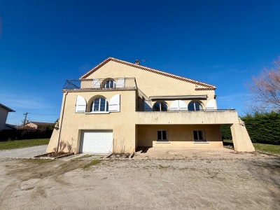 Sury Le Comtal Maison 265 m2sur 1200 m2 de terrain A VENDRE - SURY LE COMTAL - 265 m2 - 430�000�&euro;