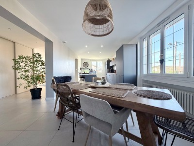 Sury Le Comtal Maison 265 m2sur 1200 m2 de terrain A VENDRE - SURY LE COMTAL - 265 m2 - 430�000�&euro;