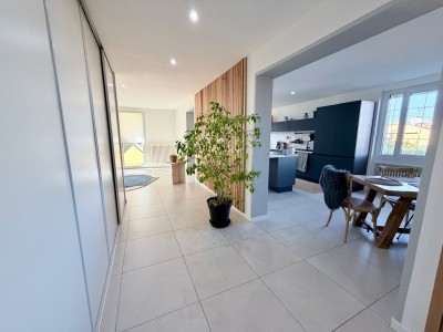 Sury Le Comtal Maison 265 m2sur 1200 m2 de terrain A VENDRE - SURY LE COMTAL - 265 m2 - 430�000�&euro;