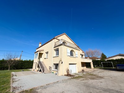 Sury Le Comtal Maison 265 m2sur 1200 m2 de terrain A VENDRE - SURY LE COMTAL - 265 m2 - 430�000�&euro;