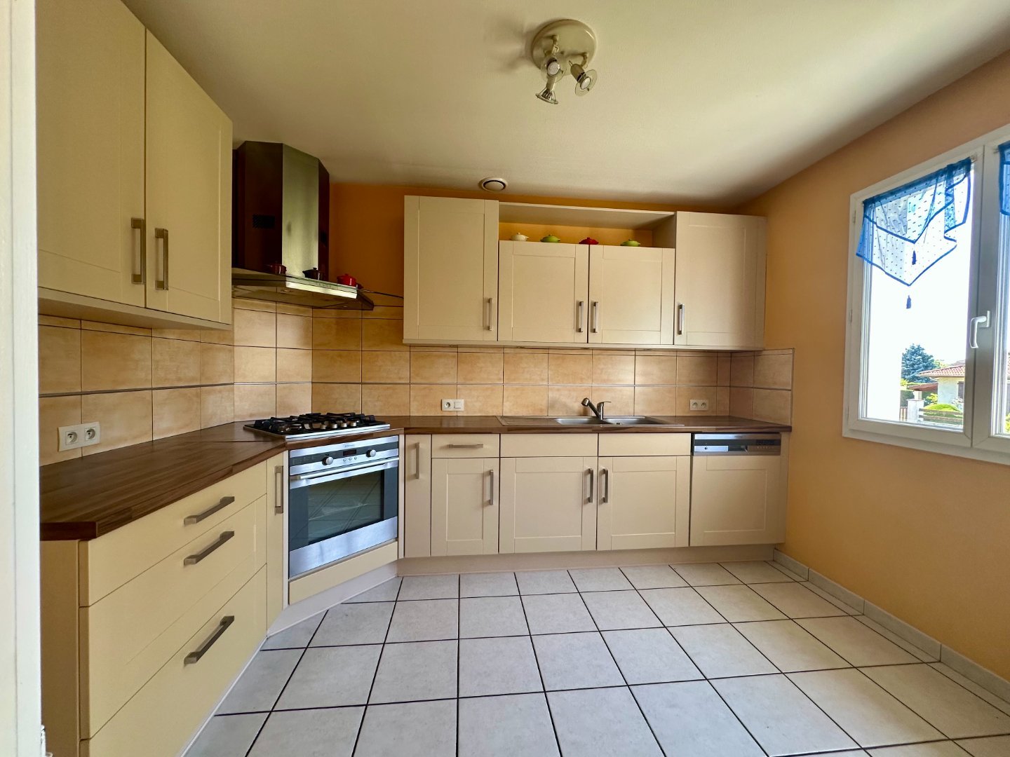 MAISON - VEAUCHE - 88 m2 - VENDU