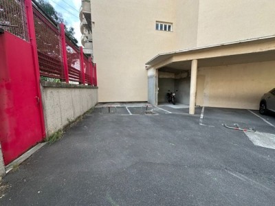 PARKING - ST ETIENNE CENTRE VILLE - 15 m2 - LOUÉ
