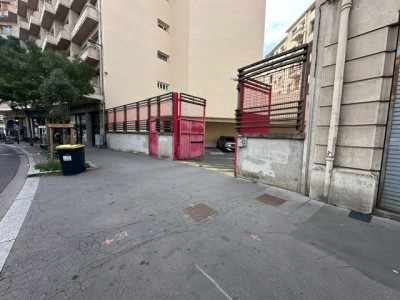 PARKING - ST ETIENNE CENTRE VILLE - 15 m2 - LOUÉ