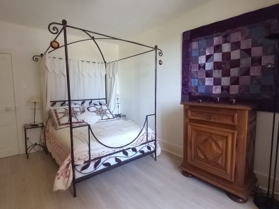 PROPRIETE AVEC TERRAIN CONSTRUCTIBLE A VENDRE - ST MARTIN LA PLAINE - 241 m2 - 695 000 €