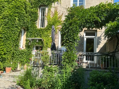 PROPRIETE - ST PRIEST EN JAREZ - 272.8 m2 - 790000€