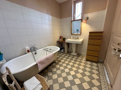 PROPRIETE - ST PRIEST EN JAREZ - 272.8 m2 - 790000€