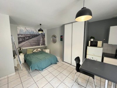 STUDIO A LOUER - ST ETIENNE BADOUILLERE - 24.2 m2 - 425€ charges comprises par mois