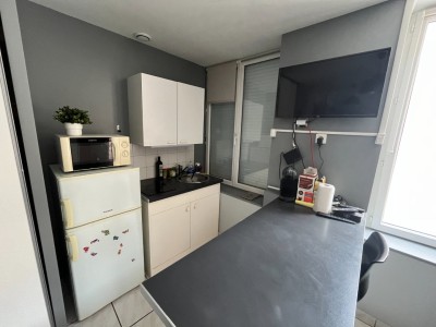 STUDIO A LOUER - ST ETIENNE BADOUILLERE - 24.2 m2 - 425€ charges comprises par mois