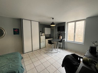 STUDIO A LOUER - ST ETIENNE BADOUILLERE - 24.2 m2 - 425€ charges comprises par mois