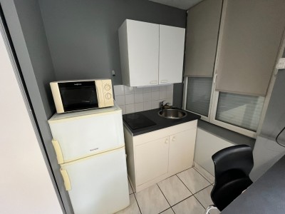 STUDIO A LOUER - ST ETIENNE BADOUILLERE - 24.2 m2 - 400€ charges comprises par mois