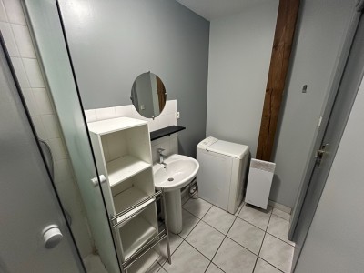 STUDIO A LOUER - ST ETIENNE BADOUILLERE - 24.2 m2 - 400€ charges comprises par mois