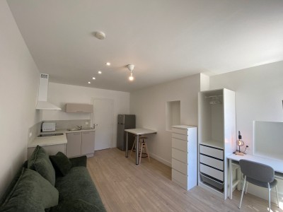 STUDIO A LOUER - ST ETIENNE BADOUILLERE - 19.1 m2 - 420 € charges comprises par mois