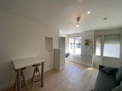 STUDIO A LOUER - ST ETIENNE BADOUILLERE - 19.1 m2 - 420 € charges comprises par mois