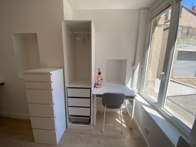 STUDIO A LOUER - ST ETIENNE BADOUILLERE - 19.1 m2 - 420 € charges comprises par mois