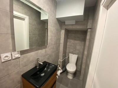 STUDIO A LOUER - ST ETIENNE BADOUILLERE - 19.1 m2 - 420 € charges comprises par mois