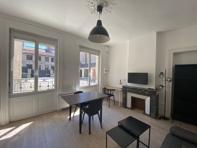 STUDIO A LOUER - ST ETIENNE BADOUILLERE - 27.5 m2 - 445 € charges comprises par mois