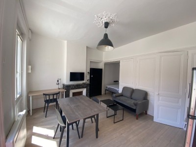 STUDIO A LOUER - ST ETIENNE BADOUILLERE - 27.5 m2 - 445 € charges comprises par mois