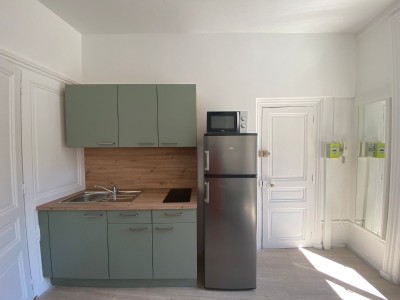 STUDIO A LOUER - ST ETIENNE BADOUILLERE - 27.5 m2 - 445 € charges comprises par mois