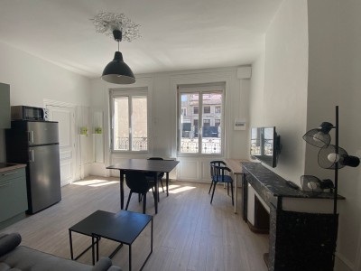 STUDIO A LOUER - ST ETIENNE BADOUILLERE - 27.5 m2 - 445 € charges comprises par mois
