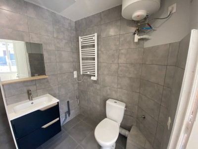 STUDIO A LOUER - ST ETIENNE BADOUILLERE - 27.5 m2 - 445 € charges comprises par mois