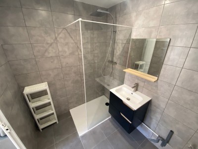 STUDIO A LOUER - ST ETIENNE BADOUILLERE - 27.5 m2 - 445 € charges comprises par mois