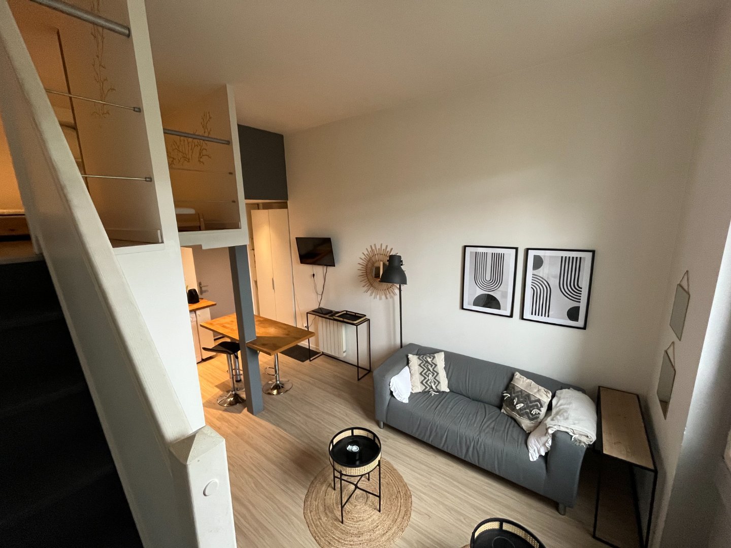 STUDIO - ST ETIENNE BELLEVUE/LA RIVIERE - 20.07 m2 - LOU&Eacute;