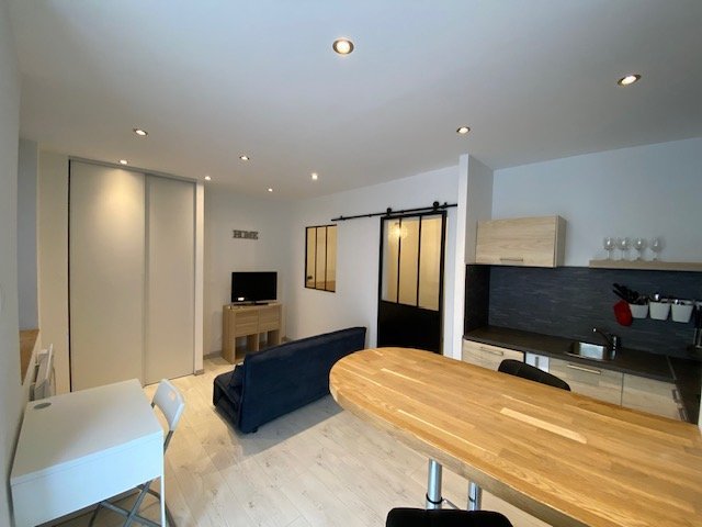 STUDIO - ST ETIENNE CENTRE VILLE - 25.69 m2 - LOU&Eacute;