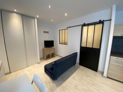 STUDIO A LOUER - ST ETIENNE CENTRE VILLE - 25.69 m2 - 350€ charges comprises par mois