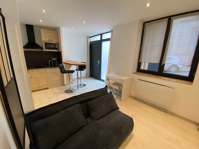 STUDIO - ST ETIENNE CENTRE VILLE - 25.69 m2 - LOU&Eacute;