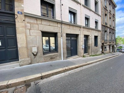 STUDIO A LOUER - ST ETIENNE CENTRE VILLE - 25.69 m2 - 350€ charges comprises par mois