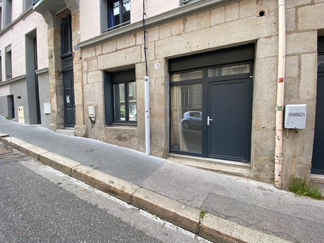STUDIO - ST ETIENNE CENTRE VILLE - 25.69 m2 - LOU&Eacute;