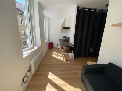 Studio Meublé A LOUER - ST ETIENNE JACQUARD/JEAN JAURES - 24.32 m2 - 400 € charges comprises par mois