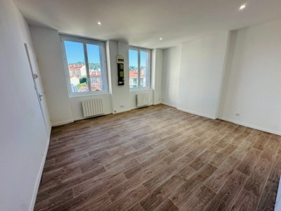 STUDIO A LOUER - ST ETIENNE JACQUARD/JEAN JAURES - 27.36 m2 - 365 € charges comprises par mois