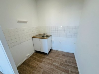 STUDIO A LOUER - ST ETIENNE JACQUARD/JEAN JAURES - 27.36 m2 - 365 € charges comprises par mois