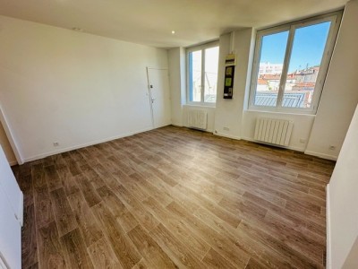 STUDIO A LOUER - ST ETIENNE JACQUARD/JEAN JAURES - 27.36 m2 - 365 € charges comprises par mois