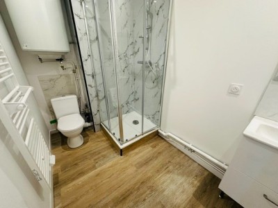 STUDIO A LOUER - ST ETIENNE JACQUARD/JEAN JAURES - 27.36 m2 - 365 € charges comprises par mois