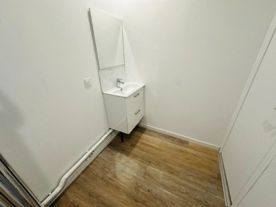 STUDIO A LOUER - ST ETIENNE JACQUARD/JEAN JAURES - 27.36 m2 - 365 € charges comprises par mois