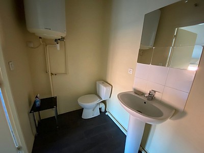 1 Pièce A LOUER - ST ETIENNE PLACE GRENETTE/PEUPLE - 18.93 m2 - 274 € charges comprises par mois