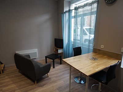 STUDIO A LOUER - ST ETIENNE QUARTIER DES URSULES/CENTRE VILLE - 24.1 m2 - 364 € charges comprises par mois