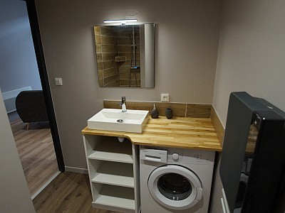 STUDIO A LOUER - ST ETIENNE QUARTIER DES URSULES/CENTRE VILLE - 24.1 m2 - 364 € charges comprises par mois