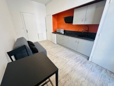 STUDIO A LOUER - ST ETIENNE QUARTIER HALLES/URSULES - 19.47 m2 - 375€ charges comprises par mois