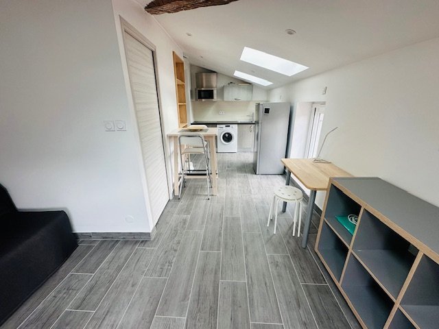 STUDIO A LOUER - ST ETIENNE Ch�teaucreux/Centre Commercial Steel - 22.78 m2 - 400�&euro; charges comprises par mois