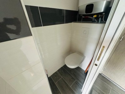 STUDIO A LOUER - ST ETIENNE RICHELANDIERE / CHATEAUCREUX - 22.78 m2 - 446€ charges comprises par mois