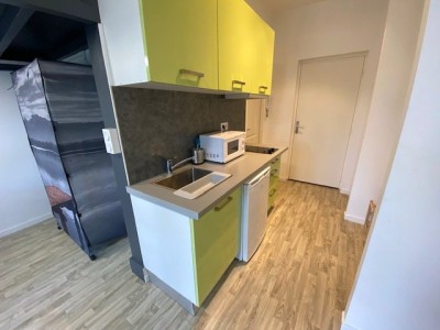 Studio avec Mezzanine A LOUER - ST ETIENNE ROND POINT FAURIEL/METARE - 23.81 m2 - 405 € charges comprises par mois